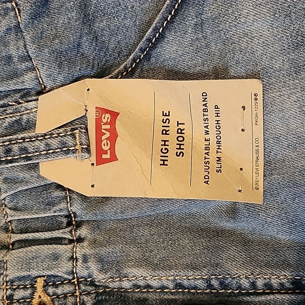LEVI'S HIGH RISE SHORT - Picture 2 of 7